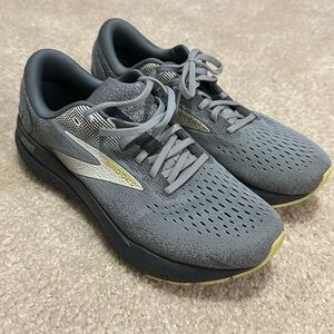 Men’s Brooks Ghost 16, Size 9